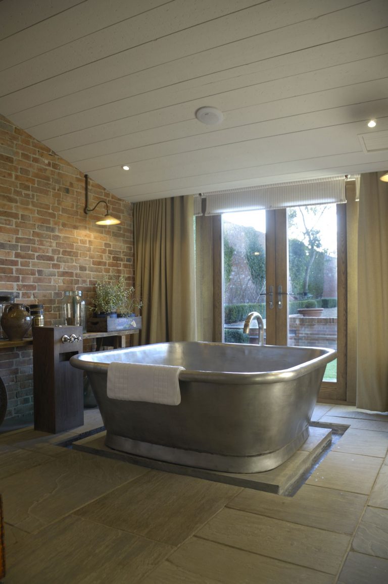 Tin Alvius Bath with Tin Interior
