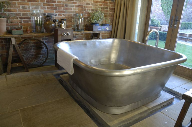 Tin Alvius Bath with Tin Interior