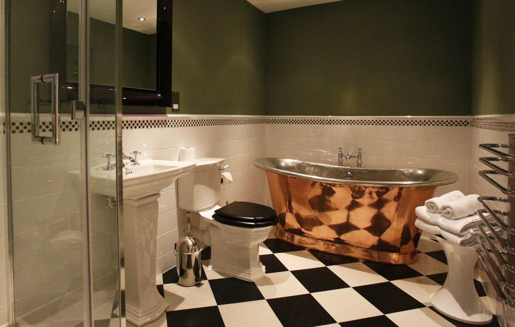 Copper Bateau Bath with Tin Interior