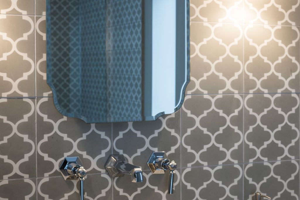 Nickel Curva Basin with Nickel Interior