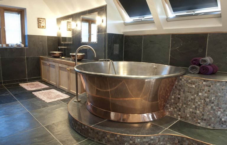 Copper Rotundus Bath with Tin Interior
