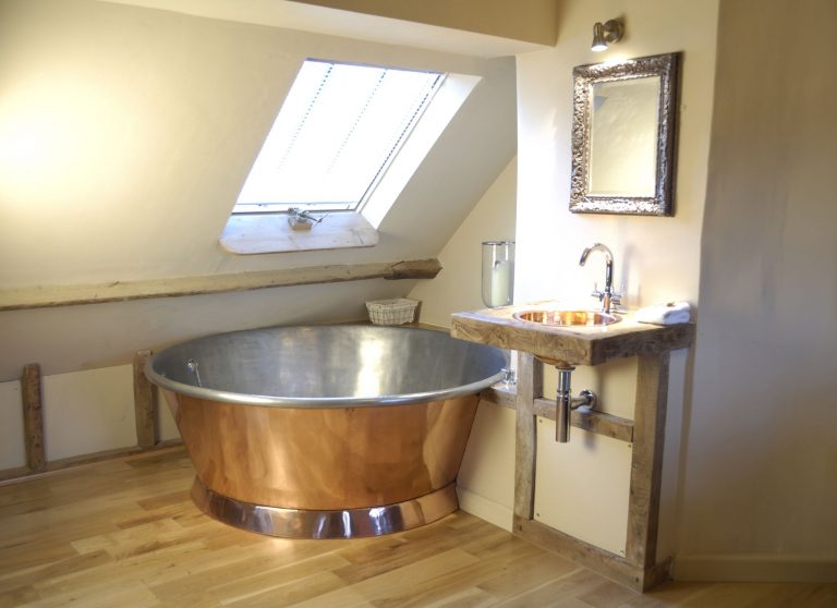 Copper Rotundus Bath with Tin Interior