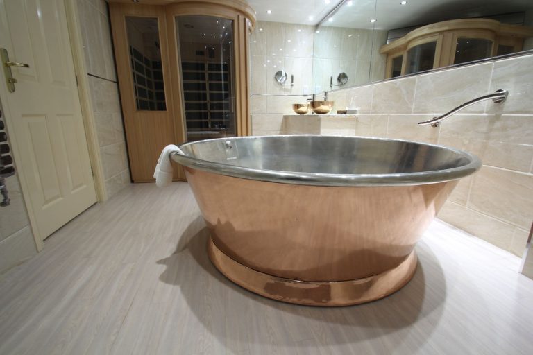 Copper Rotundus Bath with Tin Interior